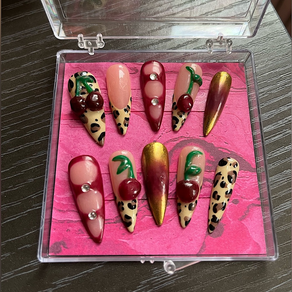 Hand-Painted Press On Nail Set